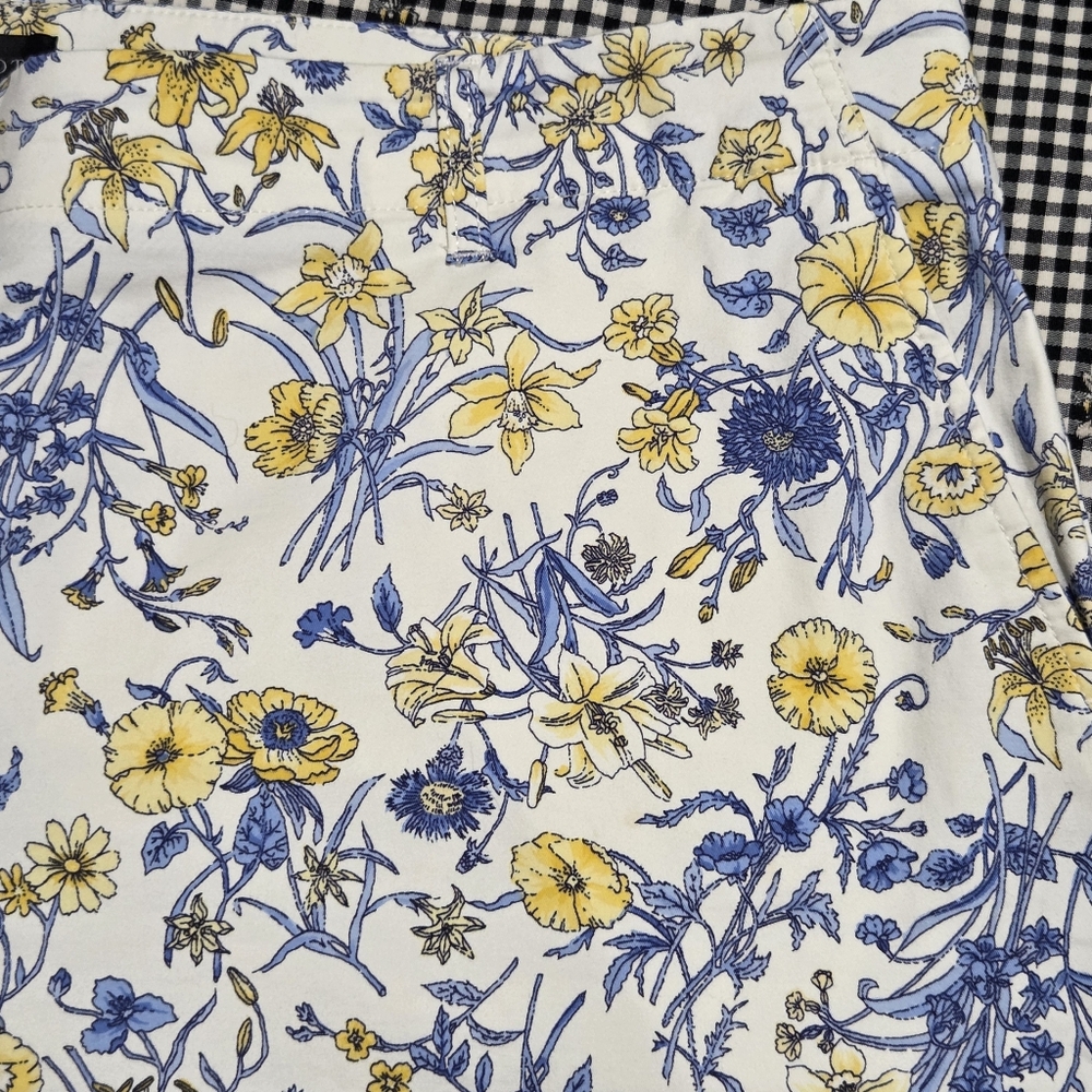 Talbots Whimsy Garden Blue and Yellow Floral Women's Relaxed Chino Shorts 7" - Picture 2 of 14
